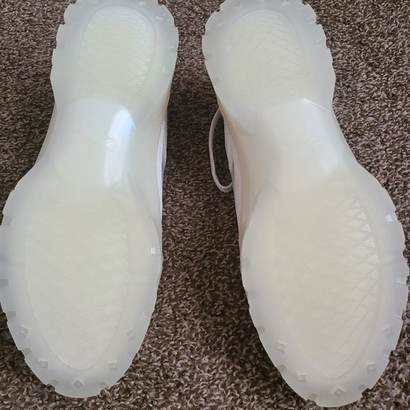 Shoes - Picture 4 of 5